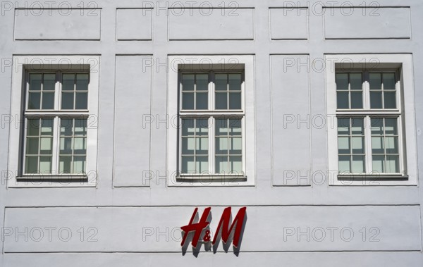 H&M clothing shop in Munich's historic city centre, detail of the facade, Munich, Upper Bavaria, Bavaria, Germany, Europe