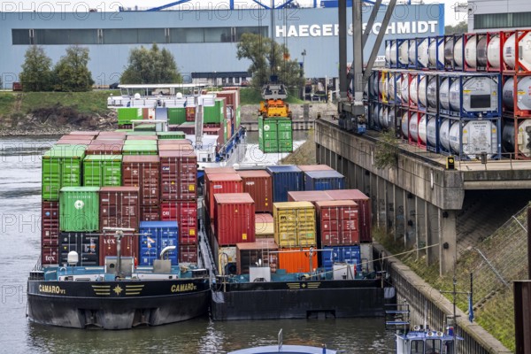 Port of Duisburg Ruhrort, Container freighter being loaded and unloaded at DeCeTe, Duisburg Container Terminal, Duisport, Duisburger Hafen AG, Duisburg, North Rhine-Westphalia, Germany, Europe