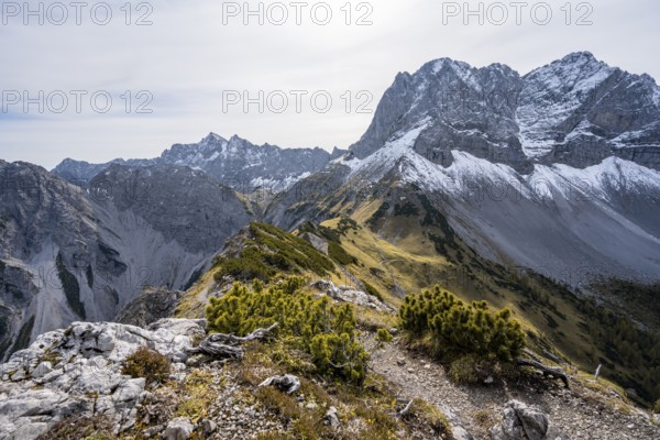 Hiking trail on the ridge of the Hahnkampl, mountain panorama with steep rocky peaks, view of Lamsenspitze peak, Karwendel Mountains, Alpenpark Karwendel, Tyrol, Austria, Europe