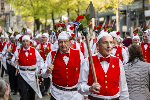Historically costumed guild members, Zunft zum Widder, Zurich Old Town, Münzplatz, Sechseläuten or Sächsilüüte, Zurich Spring Festival, Zurich