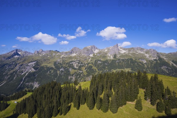 Mountain range with the three Schafalpenkoepfe, Fiderescharte, 2214m, and Rossgundkopf, 2139m, Allgäu Alps, Allgaeu, Bavaria, Germany, Europe