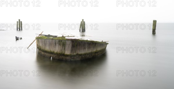 Long exposure, ship's bow in the Bodden, Dranske, Rügen, Mecklenburg-Western Pomerania, Germany, Europe