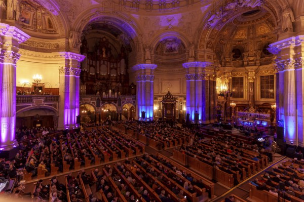 Overview in front of Till Brönner's Christmas concert in Berlin Cathedral on 20 December 2024