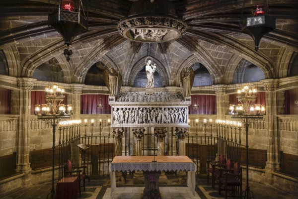 Crypt of St Eulalia, Cathedral, Catedral de la Santa Creu i Santa Eulalia, Barcelona, Catalonia, Spain, Europe