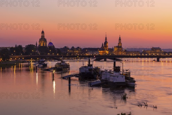 A weather-determining low-pressure system is moving from northern Italy on a so-called Vb track via Austria and the Czech Republic to Poland, bringing very humid air with it. This will also lead to flooding in the Elbe in Saxony. On 18.9.24 the level of the Elbe in Dresden is 6.06m., Elbe flood in Dresden, Dresden, Saxony, Germany, Europe