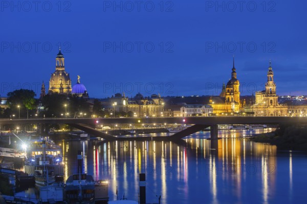 In the early hours of the morning, a section of the Carola Bridge collapsed for unknown reasons. Over a length of around 100 metres, the section on which the trams normally run has collapsed into the Elbe. The area is cordoned off, partial collapse of the Carola Bridge in Dresden, further bridge sections are in acute danger of collapsing, Dresden, Saxony, Germany, Europe