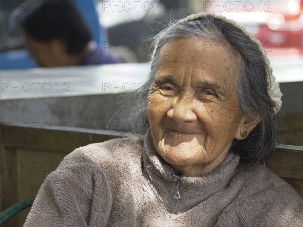Old laughing woman, portrait, Tomohon, Sulawesi