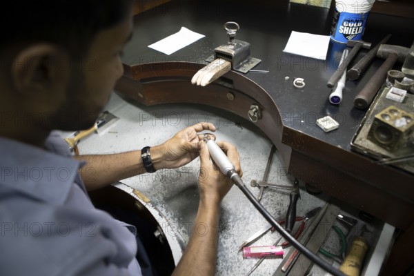 Sri Lankan man cutting a sapphire ring, gemstone cutting workshop in Kandy, Central Province, Sri Lanka, Asia