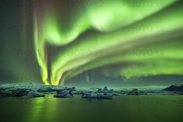 Northern Lights over icebergs in the glacier lagoon, Jökulsarlon, icebergs with glacier, Vatnajökull National Park, Hornafjörður, South Iceland, Iceland, Europe