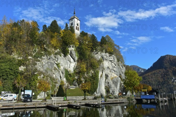 The Johannesberg Chapel on the Johannesberg rock above Lake Lake Traun, Traunkirchen, Salzkammergut, Austria, Europe