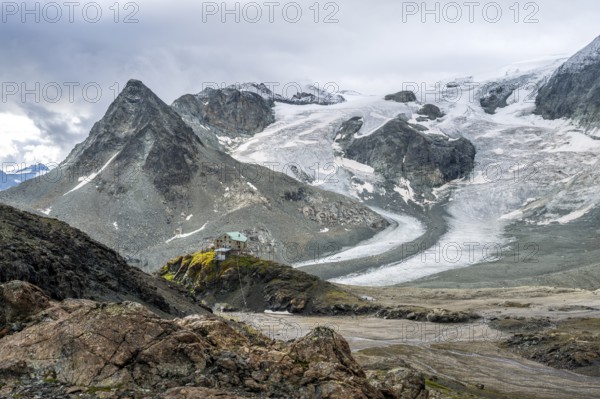 Mountain hut Cabane des Dix in front of glacier Glacier de Cheilon, Valais Alps, Valais, Switzerland, Europe