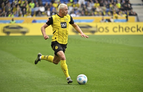 Julian Ryerson Borussia Dortmund BVB (26) Action on the ball PreZero Arena, Sinsheim, Baden-Württemberg, Germany, Europe
