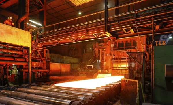 ThyssenKrupp Steel, steel production in the Duisburg-Hüttenheim heavy plate plant, Duisburg, Ruhr area, North Rhine-Westphalia, Germany, Europe