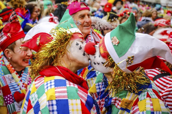 Colourfully costumed carnivalists celebrate carnival in Cologne, on Weiberfastnacht the street carnival is traditionally opened on the Alter Markt, which then reaches its climax on Rosenmontag, Cologne, Rhineland, North Rhine-Westphalia, Germany, Europe