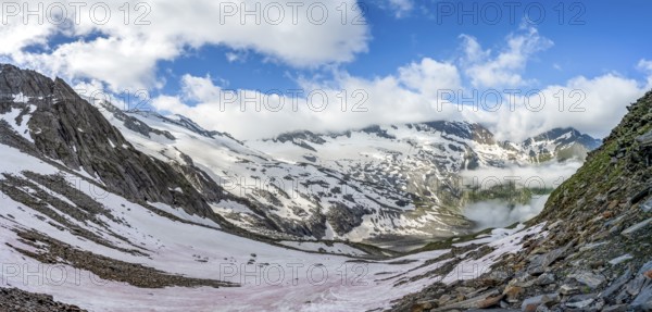Mountain landscape with snowfields, summit Hoher Weißzint and Hochsteller with glacier Schlegeiskees and Furtschaglkees, Berliner Höhenweg, Zillertal Alps, Tyrol, Austria, Europe