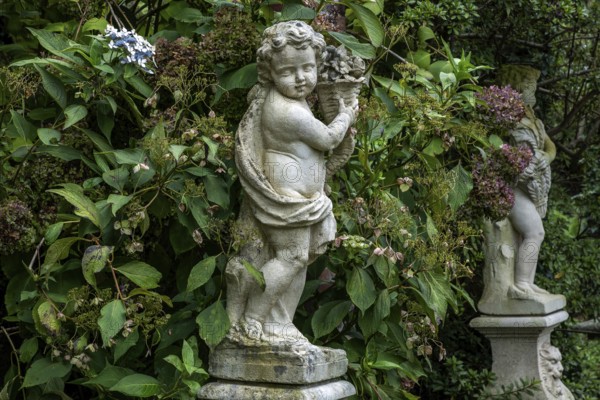 Plant arcades and statue, Scherrer Park, Parco Scherrer, Morcote, Lake Lugano, Lago di Lugano, Canton Ticino, Switzerland, Europe