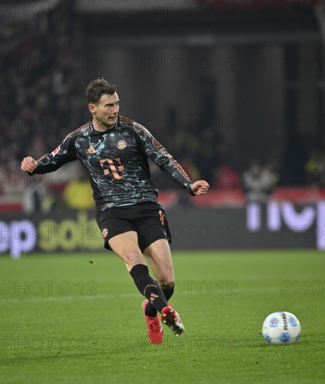 Leon Goretzka FC Bayern Munich FCB (08) Action on the ball MHPArena, MHP Arena Stuttgart, Baden-Württemberg, Germany, Europe