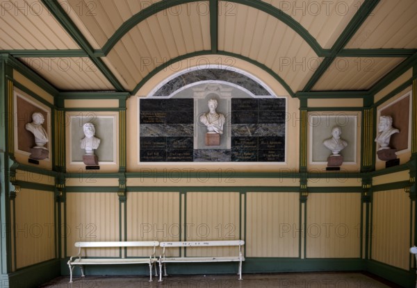 Historic Wandelhalle with bust of Duke Carl Theodor in Bavaria, favourite brother of Empress Elisabeth, Sissi, Winter Promenade, Promenade, Merano, Merano, South Tyrol, Autonomous Province of Bolzano, Italy, Europe