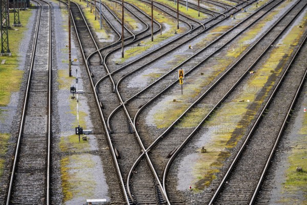 Track systems, shunting tracks, sidings, branches, the Mülheim-Styrum marshalling yard, on the railway line between Mülheim an der Ruhr and Duisburg, railway line, for local and long-distance traffic, freight traffic, North Rhine-Westphalia, Germany, Europe