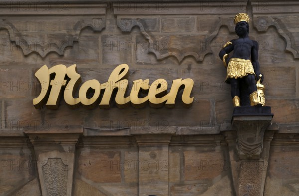 Lettering Mohren, Mohren house, figure, statue, shop for luxury goods, fruit market, Bamberg, Upper Franconia, Bavaria, Germany, Europe