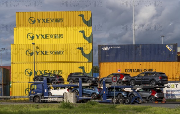 Container of the Chinese goods train operator YXE from Yiwu, China, part of the Silk Road route from China to Germany, in the port of Duisburg, Logport, Duisburg-Rheinhausen, North Rhine-Westphalia, Germany, Europe