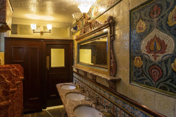 Grade 1 listed interior of the Philharmonic Dining Rooms public house, Hope Street, Liverpool, England, UK