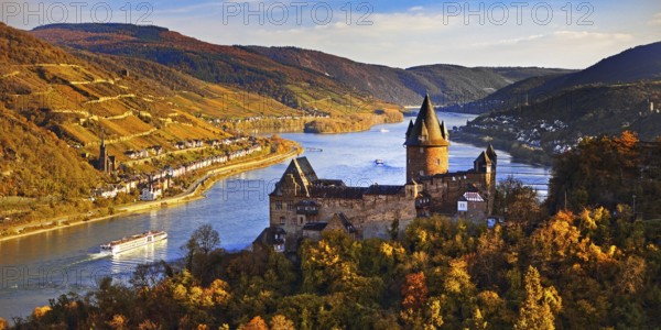 Stahleck Castle, hilltop castle overlooking the Rhine, Bacharach, UNESCO World Heritage Upper Middle Rhine Valley, autumn, Rhineland-Palatinate, Germany, Europe