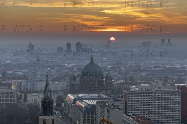 View from the Hotel Park Inn towards the west, Berlin Cathedral in the foreground, sunset, Berlin, Germany < english> View from the Hotel Park Inn towards the west, Berlin Cathedral in the foreground, sunset, Berlin, Germany, Europe