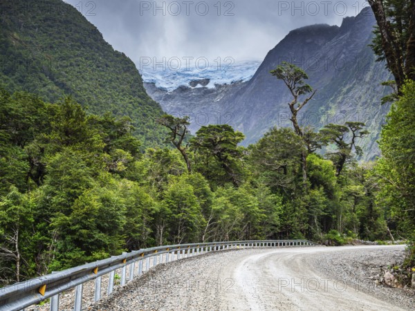 Road Carretera Austral south of Puyuhuapi, glacier above rain forest, Patagonia, Chile, South America