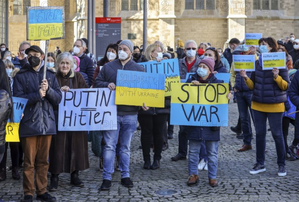 Wesel, North Rhine-Westphalia, Germany, Demonstration against Putin's war in Ukraine. Peace demonstration and solidarity rally for Ukraine on the large market square in Wesel. An old woman holds a banner PUTIN = HITLER. In times of the corona pandemic, all demonstrators wear masks, Europe