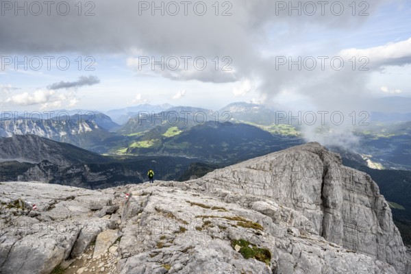 Mountaineer on a rocky ridge, Watzmann crossing to the Watzmann Mittelspitze, view of mountain panorama, Berchtesgaden National Park, Berchtesgaden Alps, Bavaria, Germany, Europe