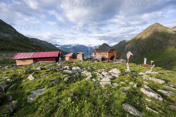 Mountain hut Lasörlinghütte in the evening light, mountain landscape, Lasörlinggruppe, Hohe Tauern, East Tyrol, Tyrol, Austria, Europe