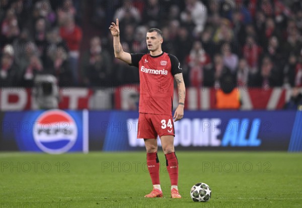 Granit Xhaka Bayer 04 Leverkusen (34) Gesture Gesture Perimeter advertising PEPSI UEFA Champions League Allianz Arena, Munich, Bavaria, Germany, Europe