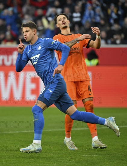 Goal celebration Adam Hlozek TSG 1899 Hoffenheim (23) Gesture Gesture Robin Koch Eintracht Frankfurt SGE (04) disappointed PreZero Arena, Sinsheim, Baden-Württemberg, Germany, Europe