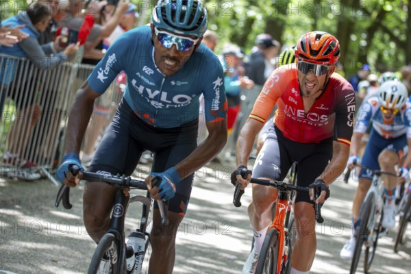 Lidl Deutschland Tour 2024 (cycling), 4th stage and last stage From Annweiler am Trifels to Saarbrücken (182, 7 KM) . Image: Arrival at the Kalmit, the highest mountain in the Palatinate Forest