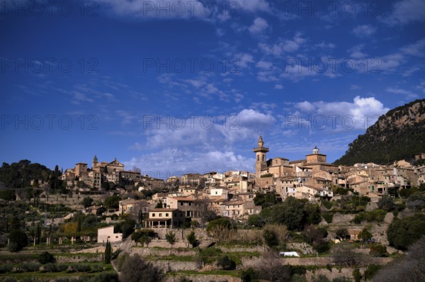 View of the mountain village of Valldemossa, Church Iglesia de la Cartuja, Real Cartuja (Royal Carthusian Monastery), Parish Church Església de Sant Bartolomeu, Tramuntana Mountains, Serra de Tramuntana, Majorca, Balearic Islands, Balearic Islands, Spain, Europe