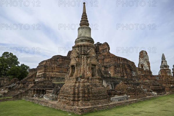 Ruined temple in Wat Mahathat, Temple of the Great and Holy Relic, Ayutthaya, Ayutthaya Province, Thailand, Asia