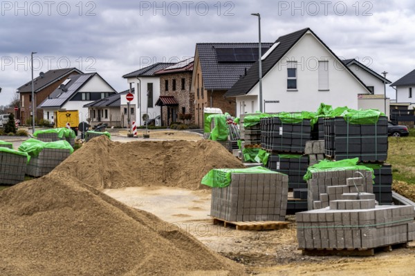 The resettlement site of the 5 villages from the Garzweiler II opencast lignite mining area, Keyenberg, Kuckum, Oberwestrich, Unterwestrich and Berverath, which were originally intended to be dug up, but will now remain due to the lignite phase-out in 2030, with around 60% of the former inhabitants of the villages living here on 56 hectares in the north of Erkelenz, North Rhine-Westphalia, Germany, Europe