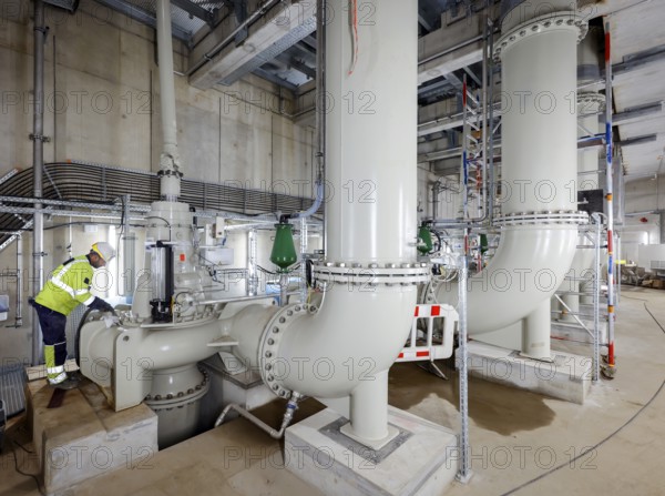 28.10.2020, Oberhausen, Ruhr area, North Rhine-Westphalia, Germany - Emscher conversion, new Emscher AKE sewer, here the new Oberhausen pumping station, the engine room with the pumps that will pump 16.000 litres of wastewater per minute, the ecological conversion of the Emscher system consists of the construction of a central wastewater treatment system in the Ruhr area, the construction of sewers and the renaturation of the Emscher and its tributaries 00X201028D016CARO (MODEL RELEASE: NO, PROPERTY RELEASE: NO (c) caro images / Rupert Oberhaeuser, http://www.caro-images.com, info@caro-images.com - If the photo is used for purposes other than journalism, please contact the agency - any use of the photo is subject to a fee !)