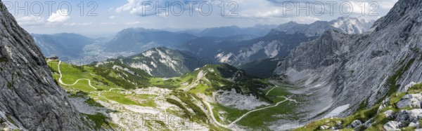 Alpine panorama, Osterfelderkopf and Wetterstein mountains near Garmisch-Patenkirchen, Bavaria, Germany, Europe