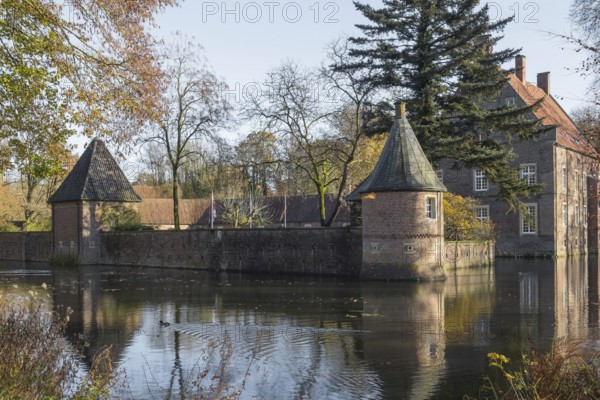 Historic castle with moat on a sunny autumn day, Haus Welbergen, Welbergen, Münsterland, North Rhine-Westphalia, Germany, Europe