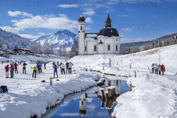 Seekirchl at the ski resort with Hocheder 2797m in winter, Seefeld, Seefeld Plateau, Tyrol, Austria, Europe