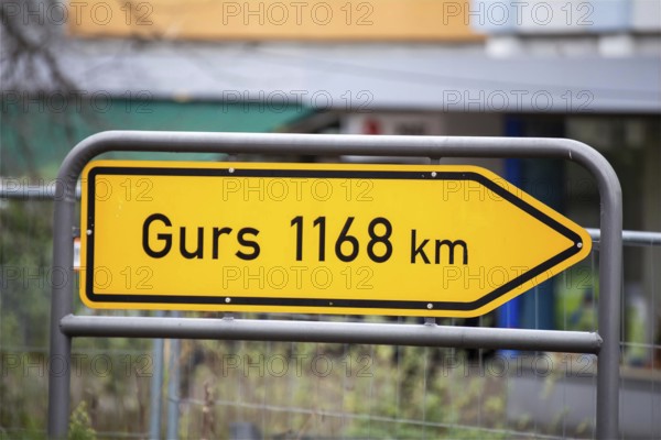 A sign in Ludwigshafen am Rhein indicates the distance to Gurs in southern France. In 1940, many Jews from south-west Germany were deported to a concentration camp in Gurs