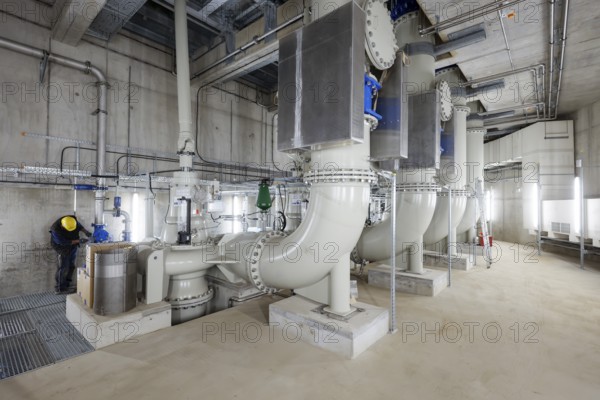 28.10.2020, Oberhausen, Ruhr area, North Rhine-Westphalia, Germany - Emscher conversion, new Emscher AKE sewer, here the new Oberhausen pumping station, the engine room with the pumps that will pump 16.000 litres of wastewater per minute, the ecological conversion of the Emscher system consists of the construction of a central wastewater treatment system in the Ruhr area, the construction of sewers and the renaturation of the Emscher and its tributaries 00X201028D024CARO (MODEL RELEASE: NO, PROPERTY RELEASE: NO (c) caro images / Rupert Oberhaeuser, http://www.caro-images.com, info@caro-images.com - If the photo is used for purposes other than journalism, please contact the agency - any use of the photo is subject to a fee !)