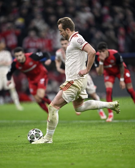 Penalty, penalty kick Goal kick Action Goal chance Harry Kane FC Bayern Munich FCB (09) UEFA Champions League Allianz Arena, Munich, Bavaria, Germany, Europe