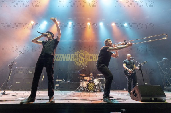 Sondaschule, Ska Punk Rock Band, Germany, Costa Cannabis (Tim Kleinrensing), singer, left, concert, 12.02.2025, Velodrom, Berlin, Germany < english> Sondaschule, Ska Punk Rock Band, Germany, concert, February 12th, 2025, Velodrom, Berlin, Germany, Europe