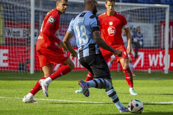 Football 3rd division, season 2024/25, matchday 8: Waldhof Mannheim vs Rot-Weiß Essen. On the ball: Terrence Boyd (13, Mannheim)