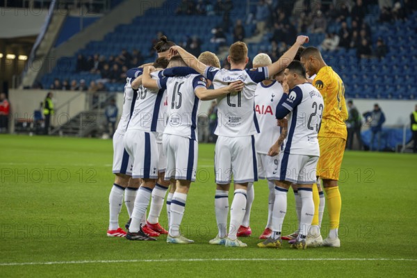 Football UEFA Europa League, 2024/25 season, matchday 7: TSG Hoffenheim v Tottenham Hotspur. Picture: The Tottenham team in front of the match