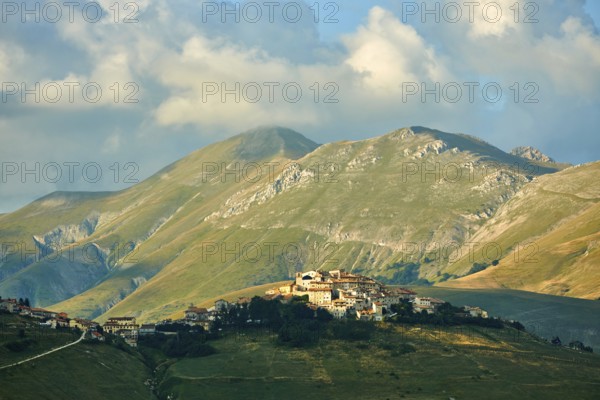 The hill town of Castelluccio di Norcia, Parco Nazionale dei Monti Sibillini, Apennine Mountains, Umbria, Italy, Europe