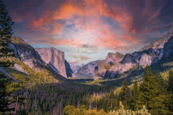 Tunnel View Overlook in a gorgeous summer sunrise, Yosemite National Park, California. United States
